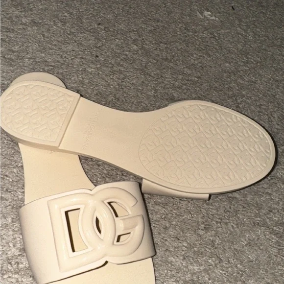 Dolce & Gabbana Cream Logo Slide Sandals - Women - Picture 4 of 4
